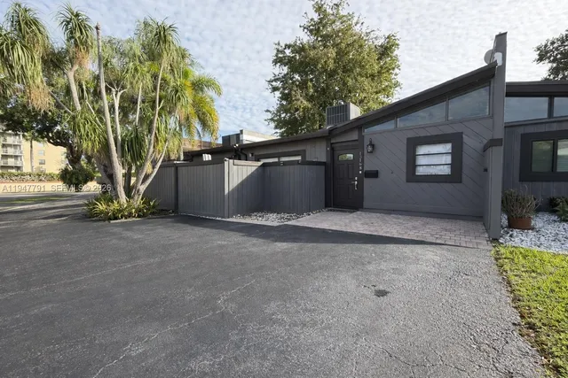 $525,000 | 13168 Southwest 93rd Place, Miami, FL 33176