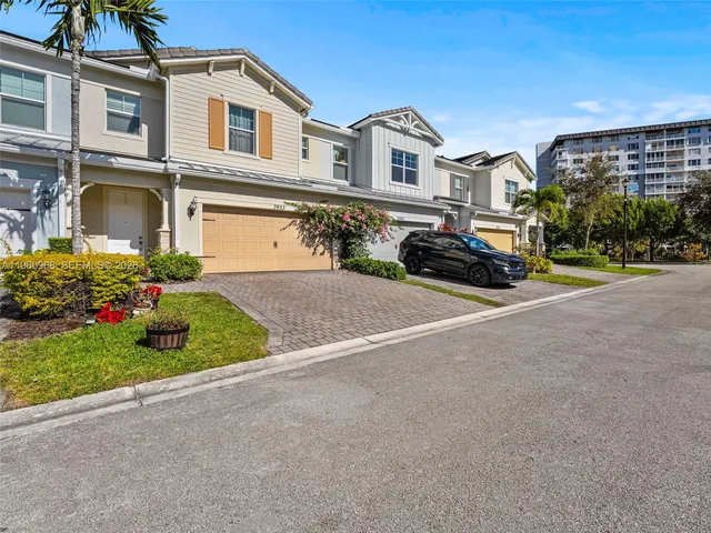 $4,200 | 3953 Black Olive Lane, Hollywood, FL 33021