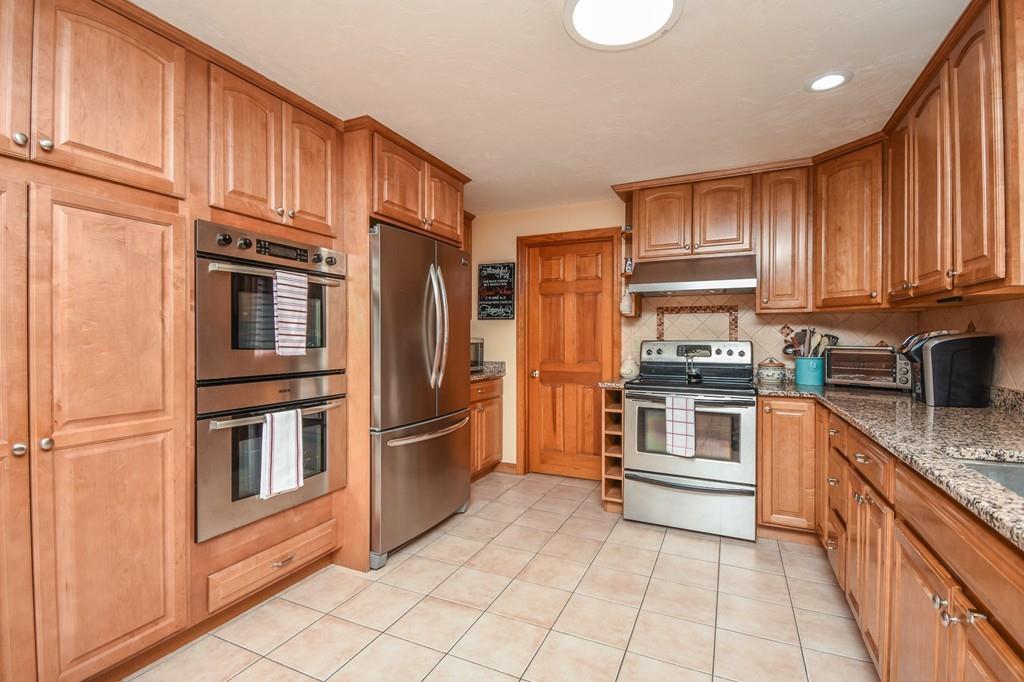 35 Roland Way Milford, MA 01757 - Photo 6 of 36 Gallery Image 6