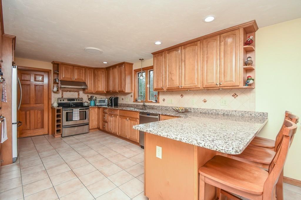 35 Roland Way Milford, MA 01757 - Photo 8 of 36 Gallery Image 8