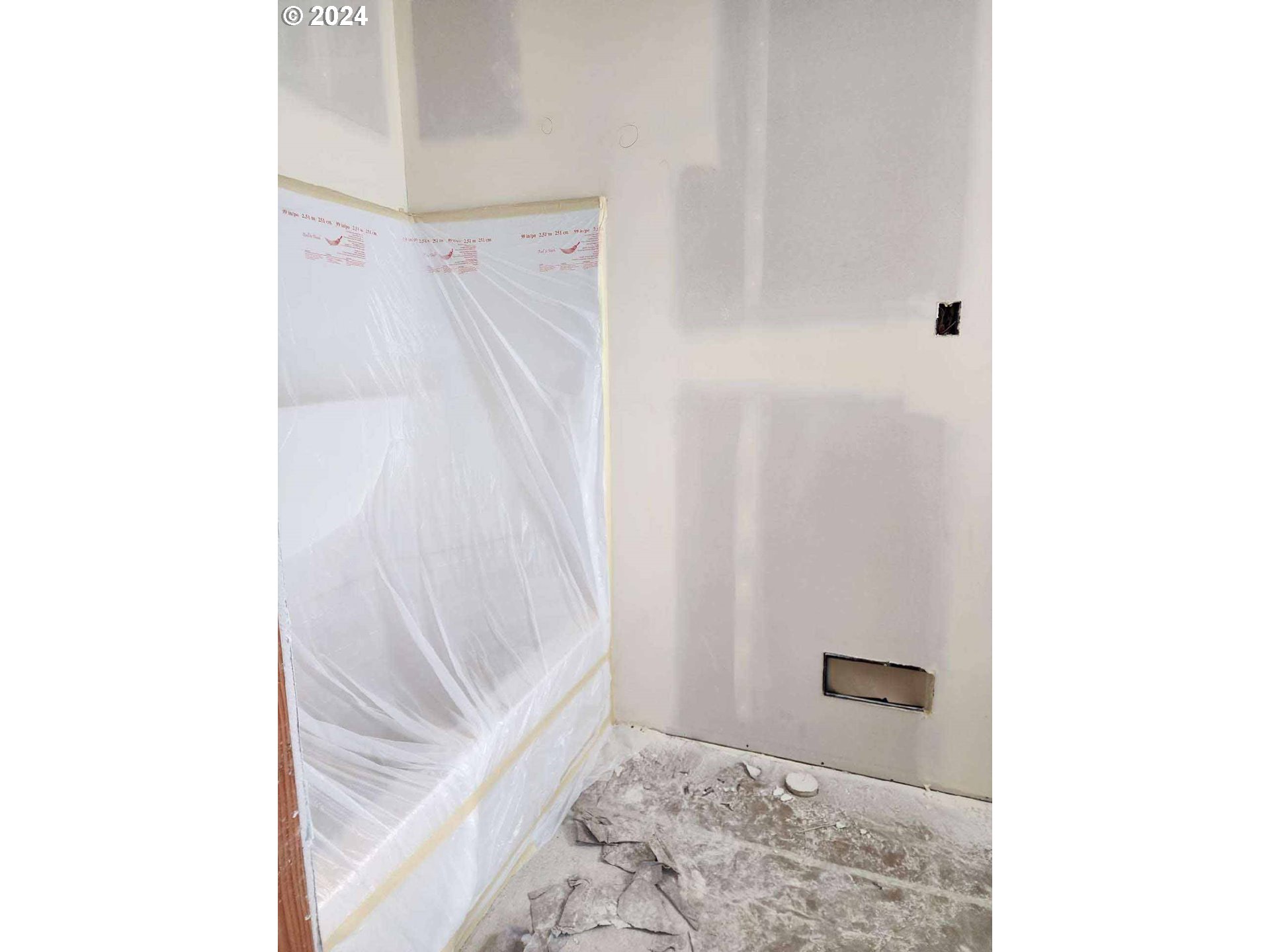 1591 37th Street Florence, OR 97439 - Photo 14 of 48 a bathroom with a shower