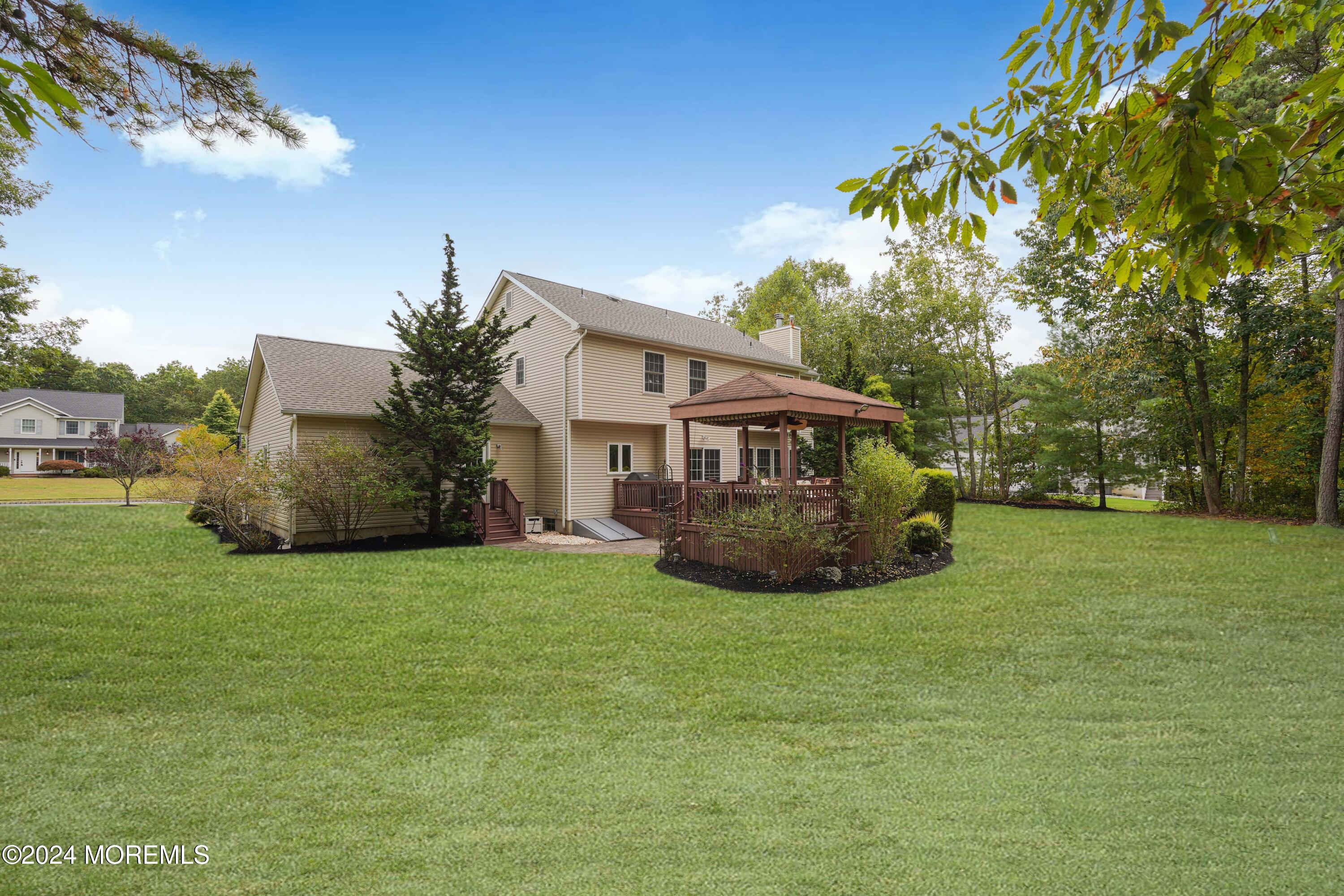 32 Olivia Way Jackson, NJ 08527 - Photo 4 of 24 PRIVATE BACKYARD OASIS