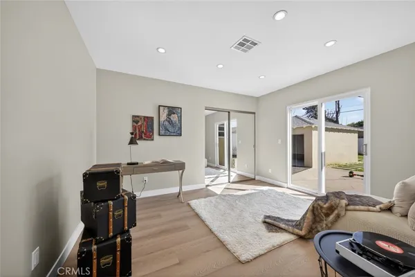$999,998 | 6820 Jellico Avenue, Lake Balboa, CA 91406