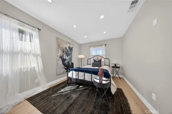 $999,998 | 6820 Jellico Avenue, Lake Balboa, CA 91406