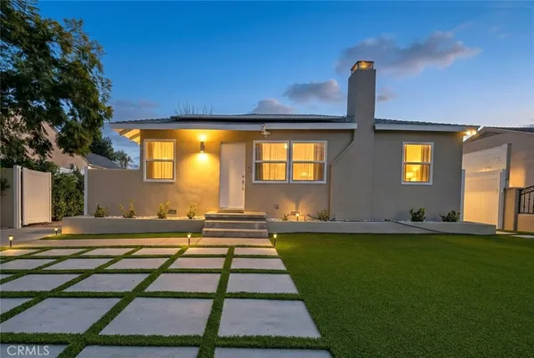 $999,998 | 6820 Jellico Avenue, Lake Balboa, CA 91406