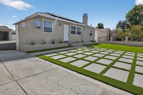 $999,998 | 6820 Jellico Avenue, Lake Balboa, CA 91406