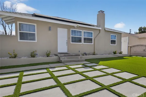 $999,998 | 6820 Jellico Avenue, Lake Balboa, CA 91406