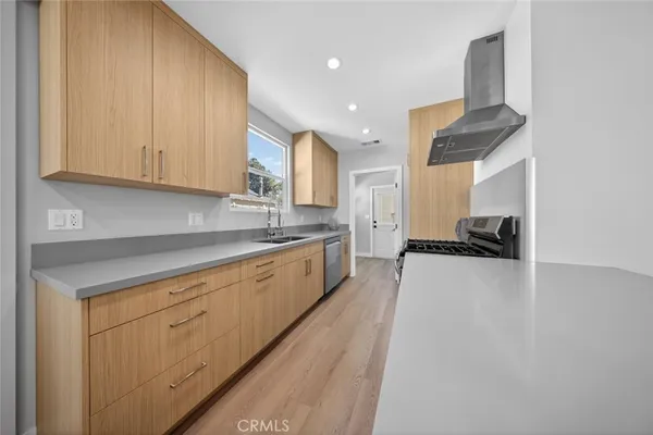 $999,998 | 6820 Jellico Avenue, Lake Balboa, CA 91406