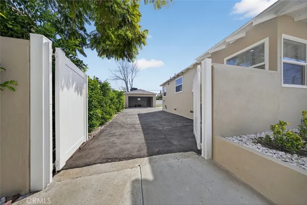 $999,998 | 6820 Jellico Avenue, Lake Balboa, CA 91406