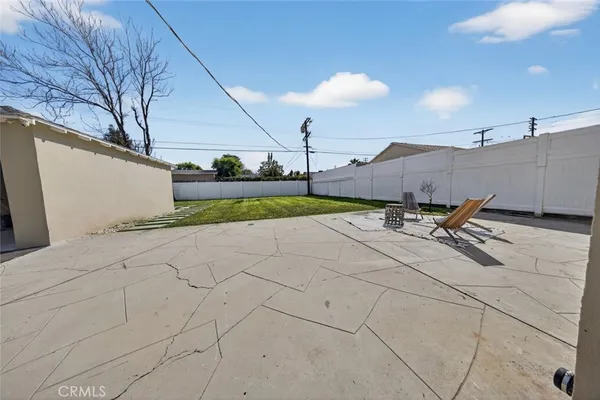 $999,998 | 6820 Jellico Avenue, Lake Balboa, CA 91406
