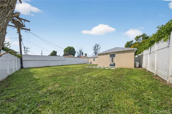 $999,998 | 6820 Jellico Avenue, Lake Balboa, CA 91406