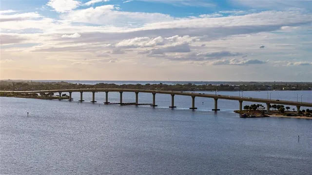 $835,000 | 184 Northeast Edgewater Drive, Unit 1001, Stuart, FL 34996