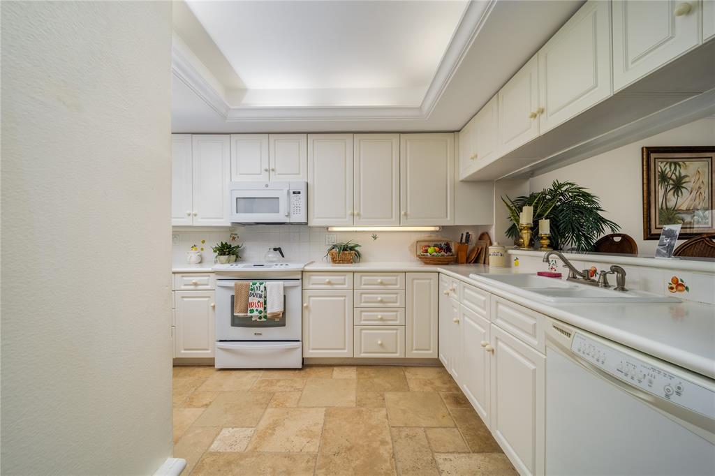 184 Northeast Edgewater Drive, Unit 1001 Stuart, FL 34996 - Photo 17 of 28