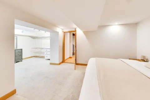 $639,000 | 843 West Grace Street, Unit 1E, Chicago, IL 60613