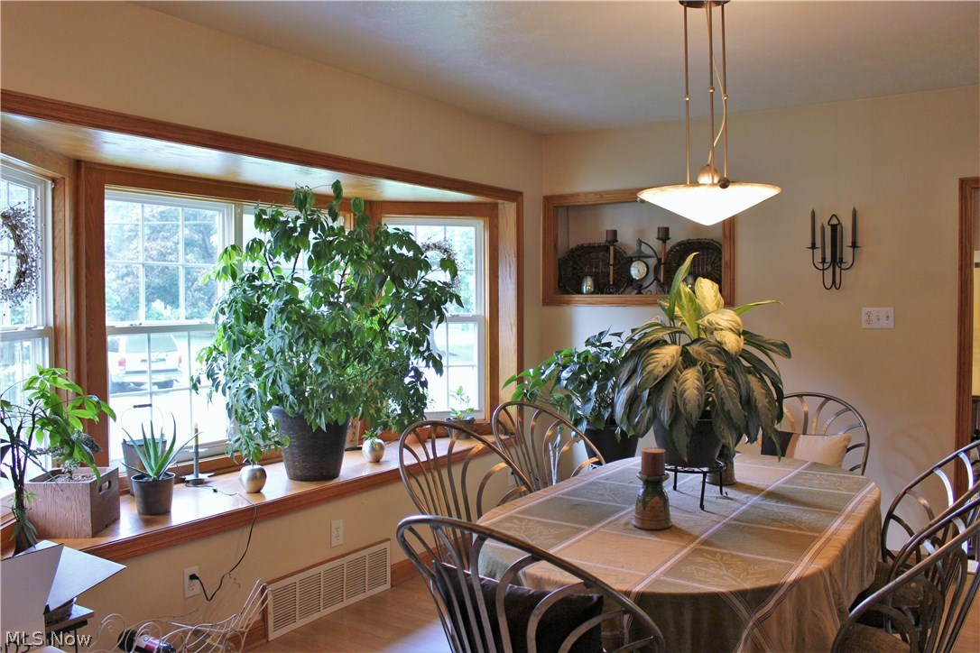 10471 Prouty Road Painesville, OH 44077 - Photo 5 of 33 Spacious Dining Room with large Bay Window.