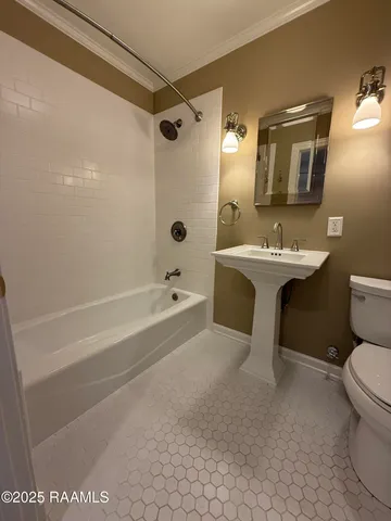 $2,275 | 519 West St Louis Street, Lafayette, LA 70506