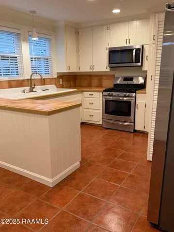 $2,275 | 519 West St Louis Street, Lafayette, LA 70506