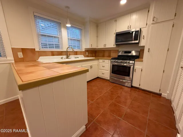 $2,275 | 519 West St Louis Street, Lafayette, LA 70506