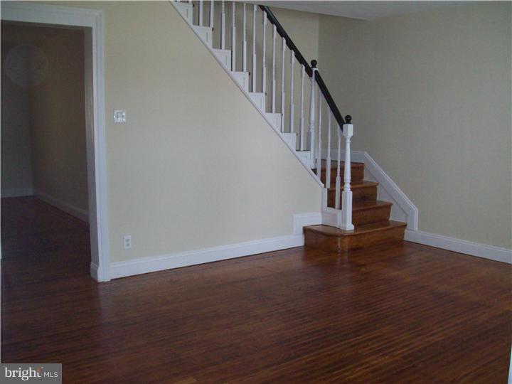 58 Sunshine Road Upper Darby, PA 19082 - Photo 4 of 21 Living Room