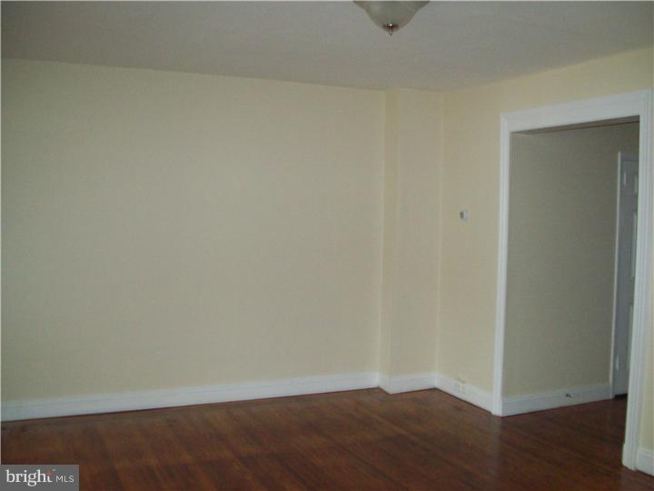 58 Sunshine Road Upper Darby, PA 19082 - Photo 6 of 21 Living Room
