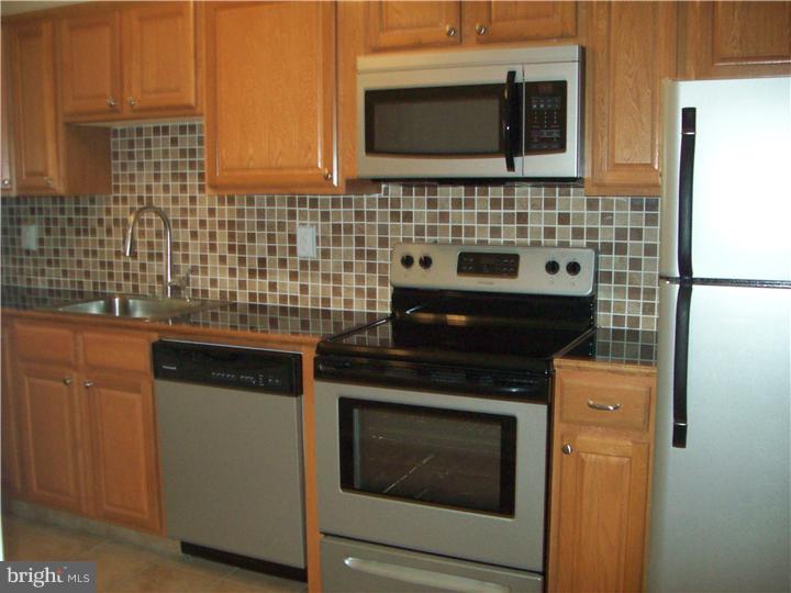 58 Sunshine Road Upper Darby, PA 19082 - Photo 9 of 21 Kitchen