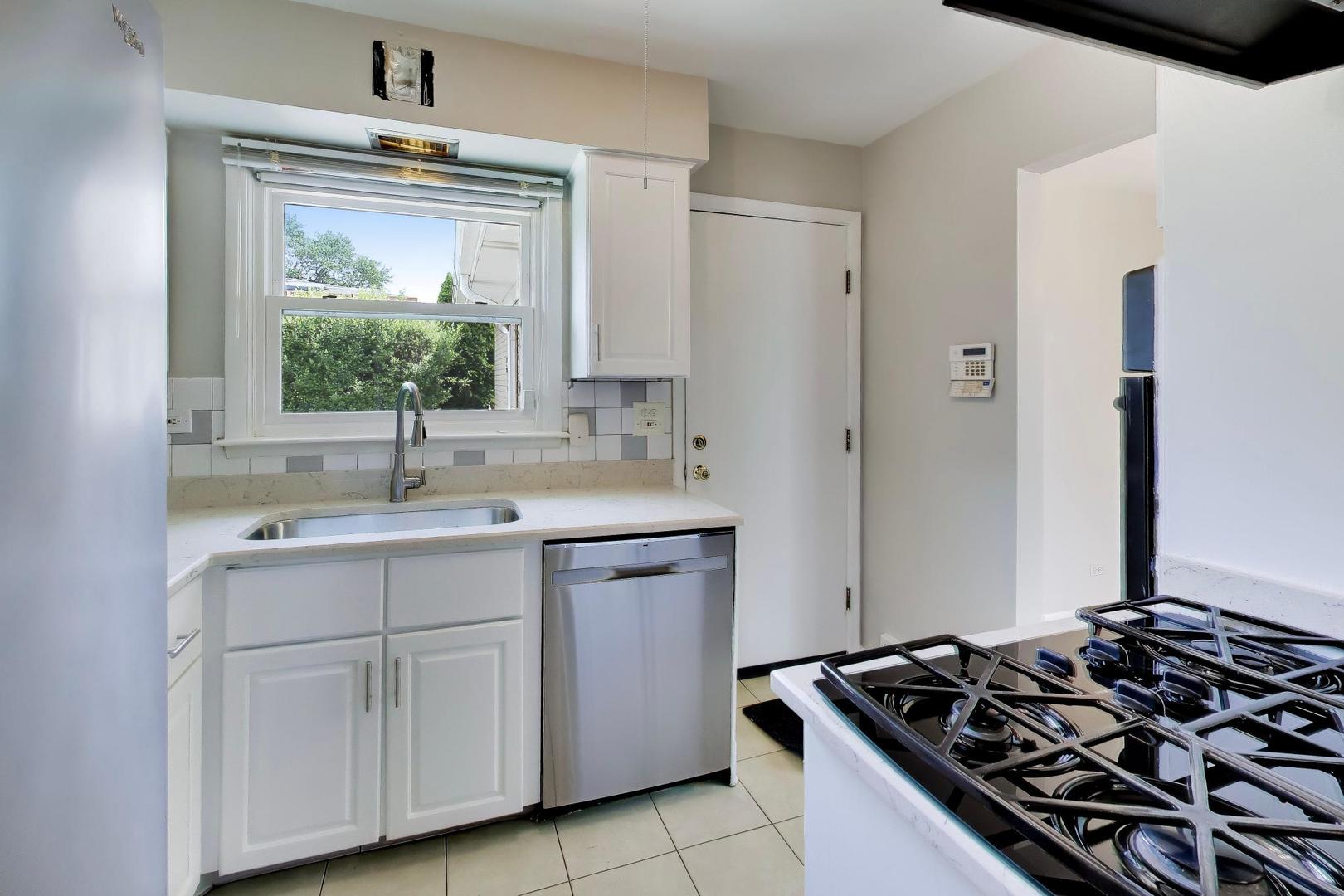 7630 Beckwith Road Morton Grove, IL 60053 - Photo 12 of 37