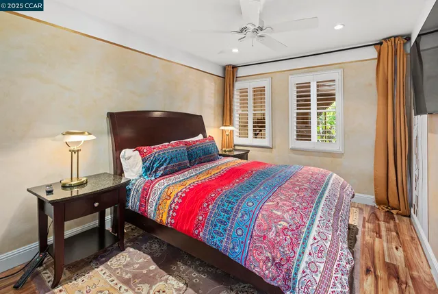 a picture of a couch in a room