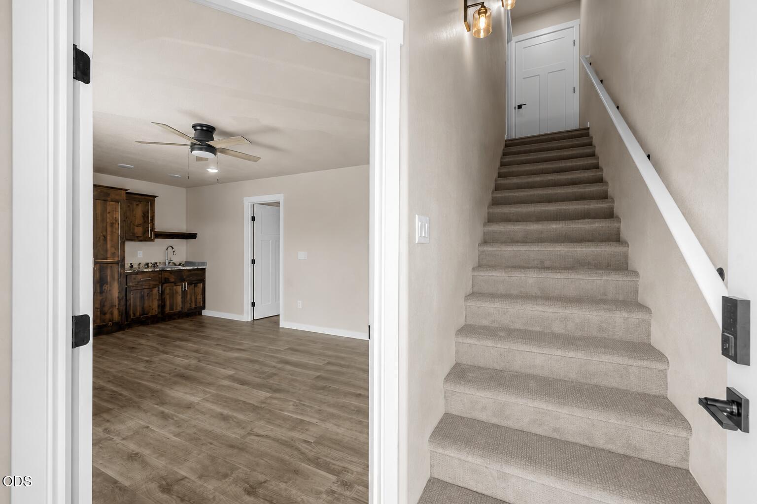 7869 Houston Loop White City, OR 97503 - Photo 7 of 15 a view of an entryway with kitchen and a livingroom view