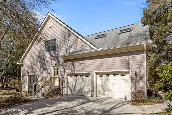 $965,000 | 121 Oakleaf Drive, Pine Knoll Shores, NC 28512