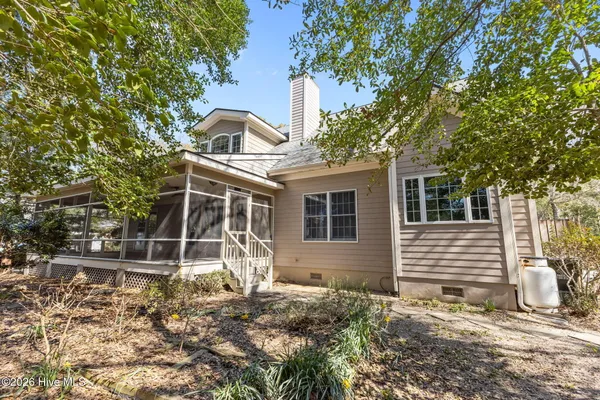 $965,000 | 121 Oakleaf Drive, Pine Knoll Shores, NC 28512