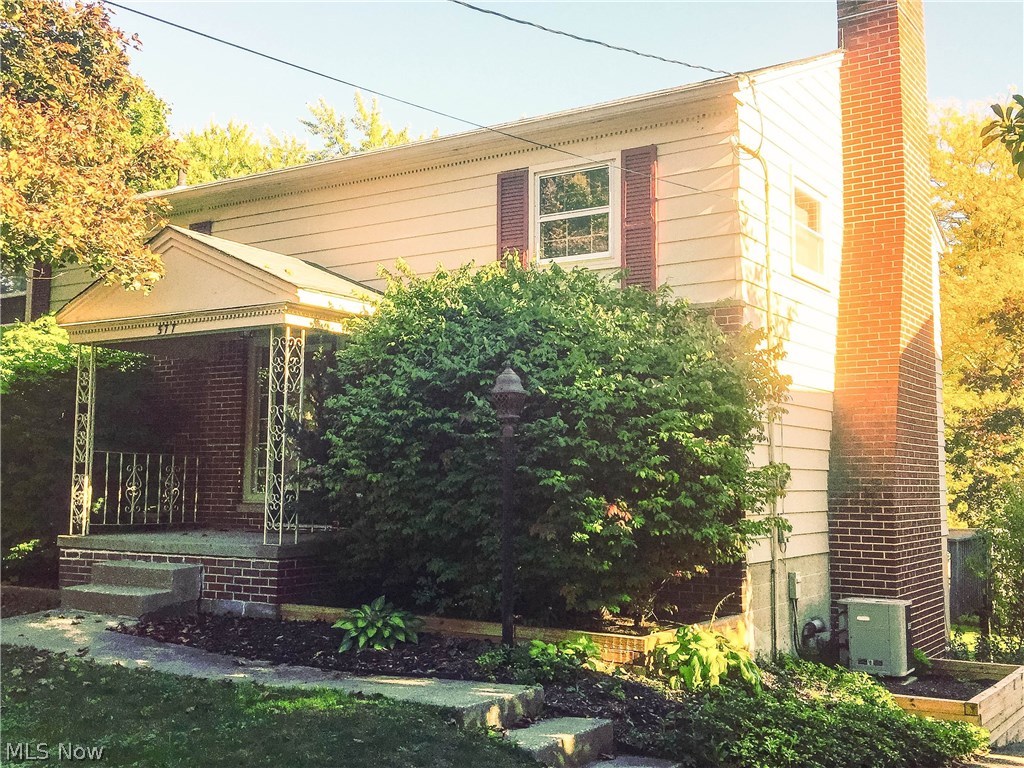 577 Garnette Road Akron, OH 44313 - Photo 2 of 22