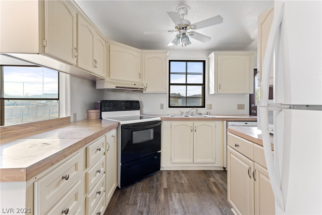 4530 West Rancho Road Pahrump, NV 89048 - Photo 4 of 30
