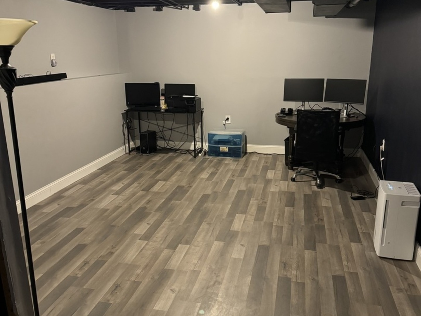 4050 Ridge Road Zion, IL 60099 - Photo 10 of 10 a view of a workspace with furniture and wooden floor
