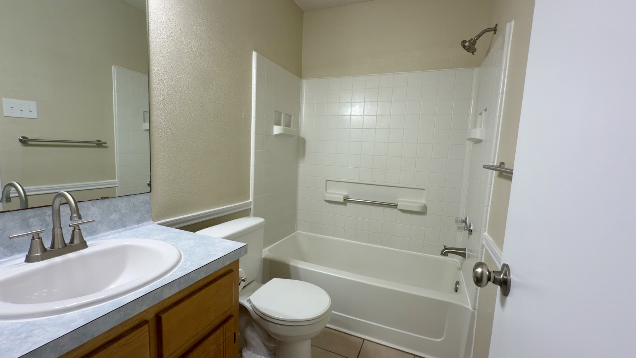505 Robertstown Road Copperas Cove, TX 76522 - Photo 16 of 24 Secondary bathroom with entrance from living room and bedroom