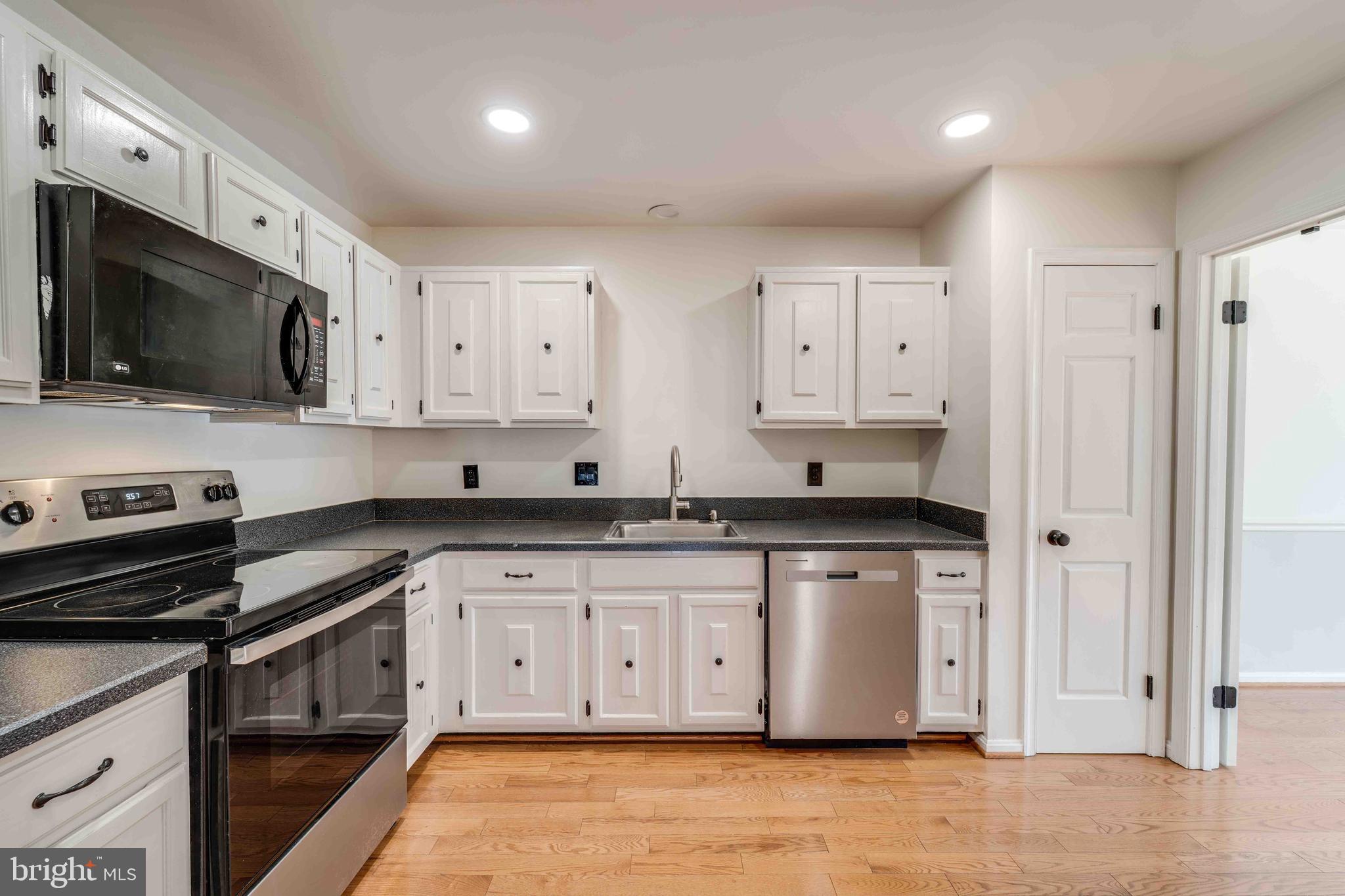 7713 Bristol Square Court Springfield, VA 22153 - Photo 18 of 41