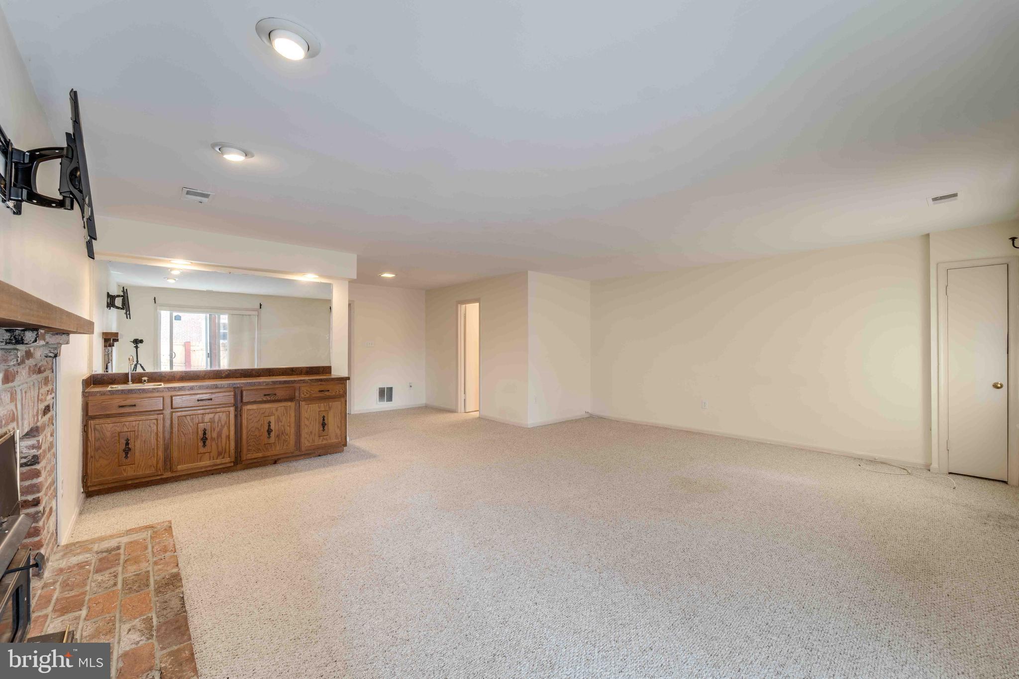 7713 Bristol Square Court Springfield, VA 22153 - Photo 6 of 41