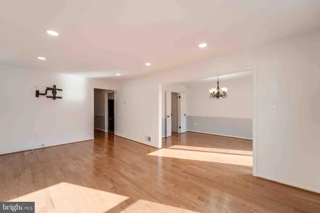 $2,900 | 7713 Bristol Square Court, Springfield, VA 22153