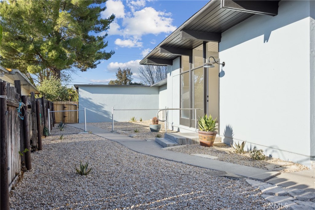 528 Creston Road Paso Robles, CA 93446 - Photo 39 of 46 a backyard of a house with barbeque oven