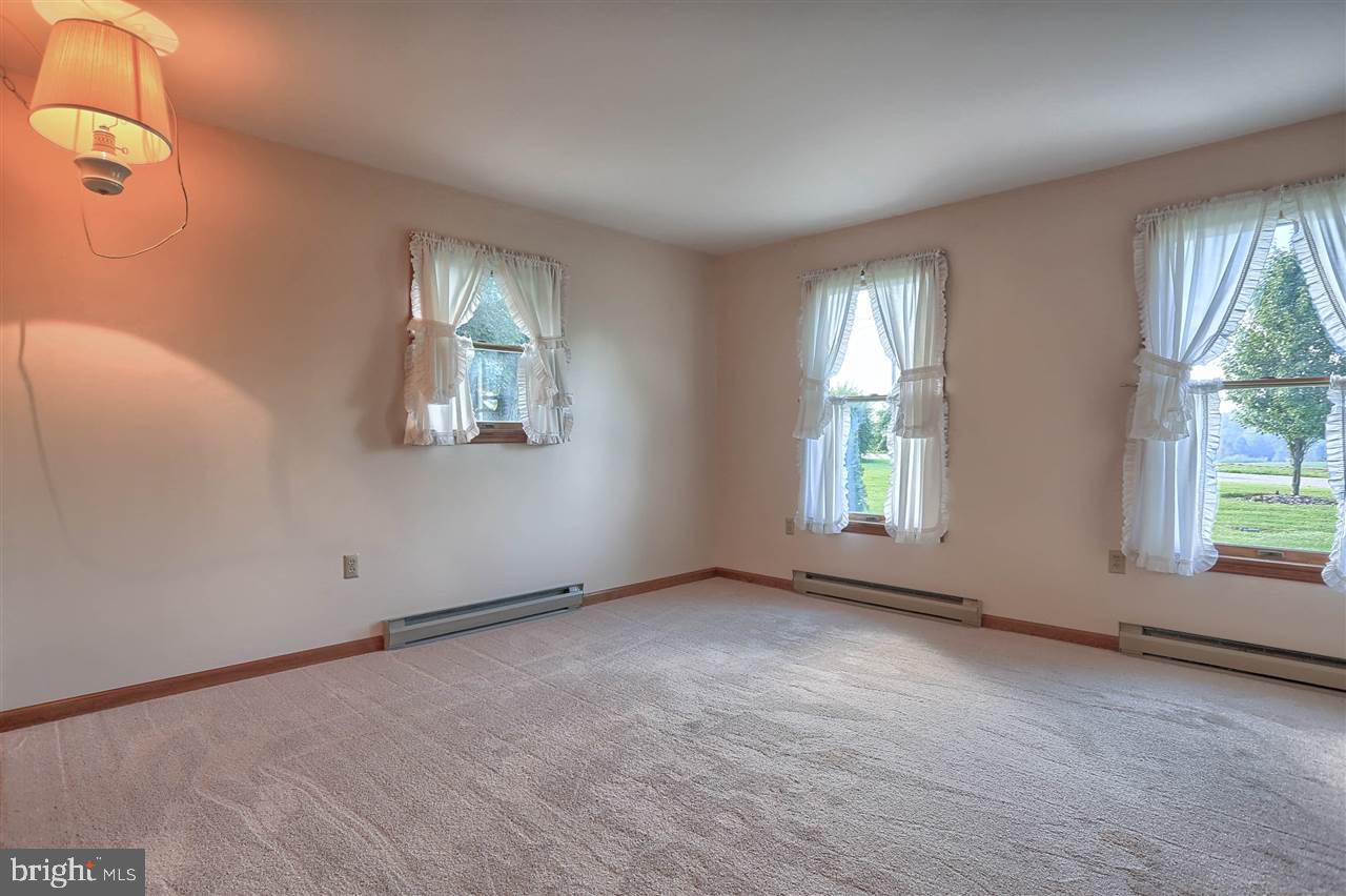 1630 Woodberry Road York, PA 17408 - Photo 17 of 36 Gallery Image 17