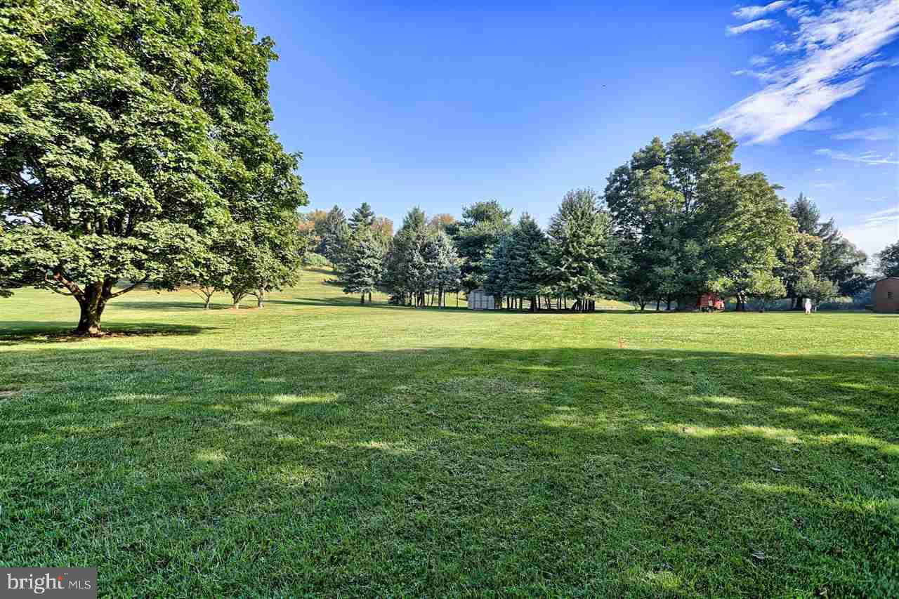 1630 Woodberry Road York, PA 17408 - Photo 34 of 36 Gallery Image 34