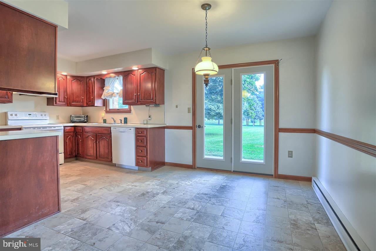 1630 Woodberry Road York, PA 17408 - Photo 9 of 36 Gallery Image 9