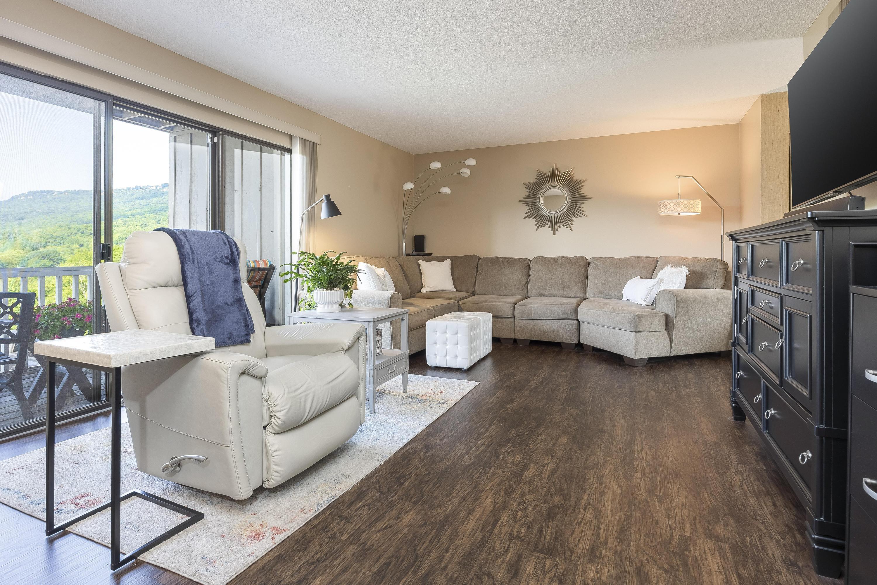 800 Reads Lake Road, Unit 305 Chattanooga, TN 37415 - Photo 5 of 37 2025_08_August_800_Reads_Lake_Rd_Unit_00