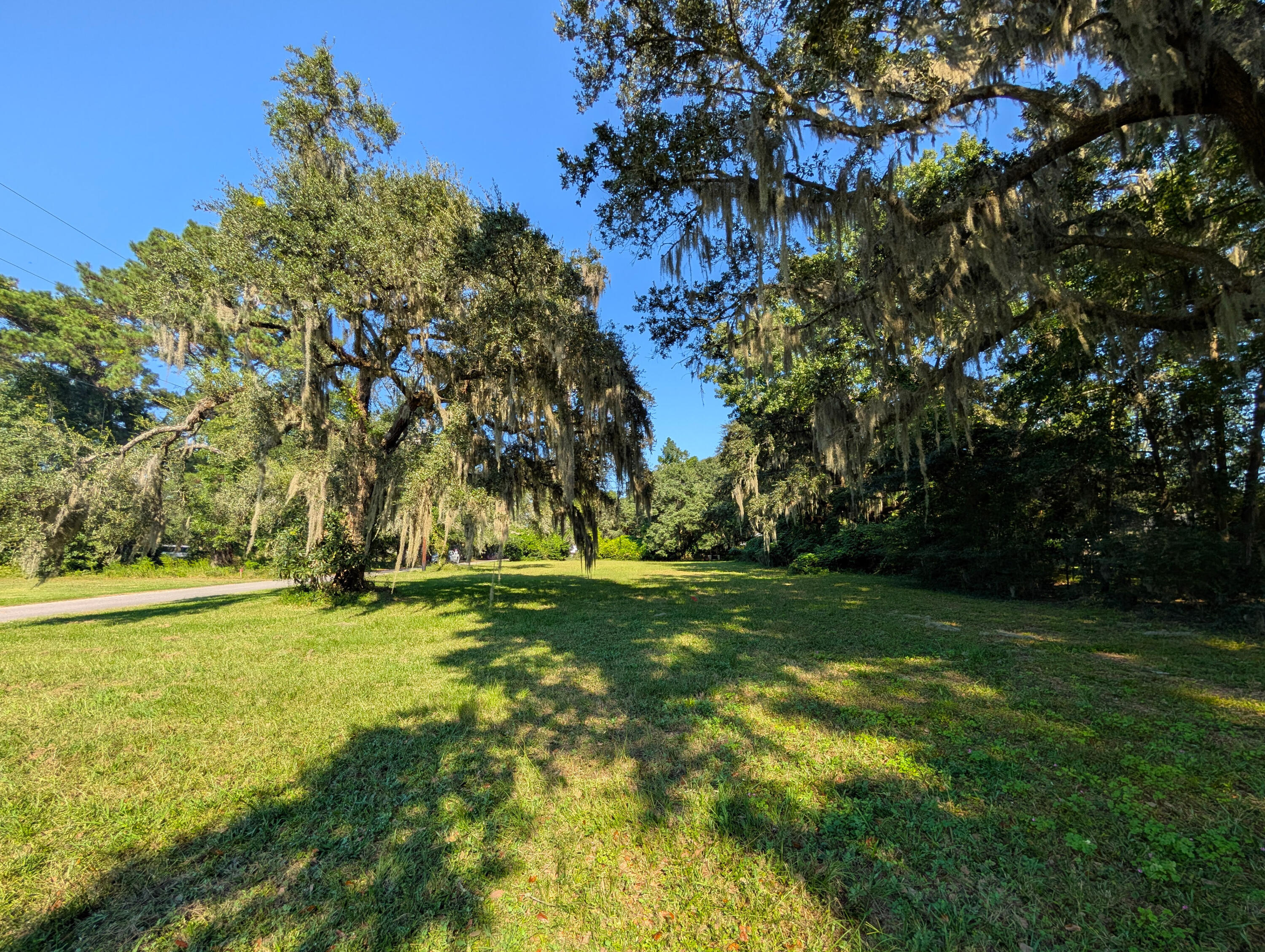 211 Cassena Street McClellanville, SC 29458 - Photo 5 of 7 4-Right