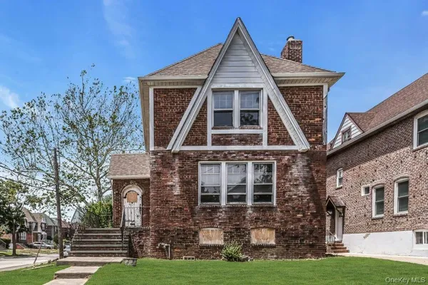 $440,000 | 200 Bixley Heath, Lynbrook, NY 11563