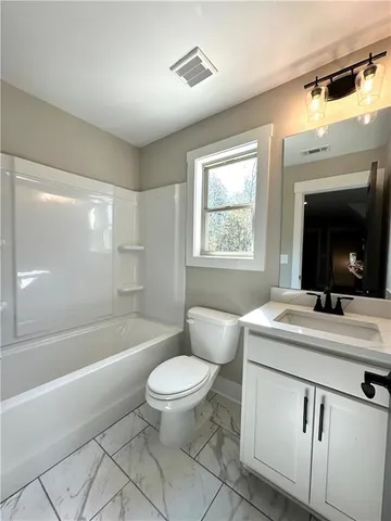 a view of a big room with closet and windows