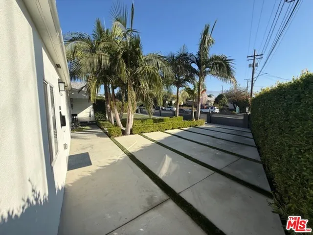 $2,000 | 1413 North Avon Street, Burbank, CA 91505