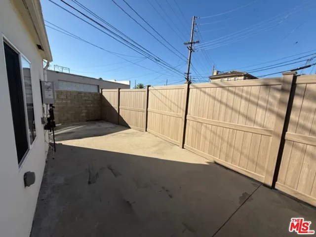 $2,000 | 1413 North Avon Street, Burbank, CA 91505