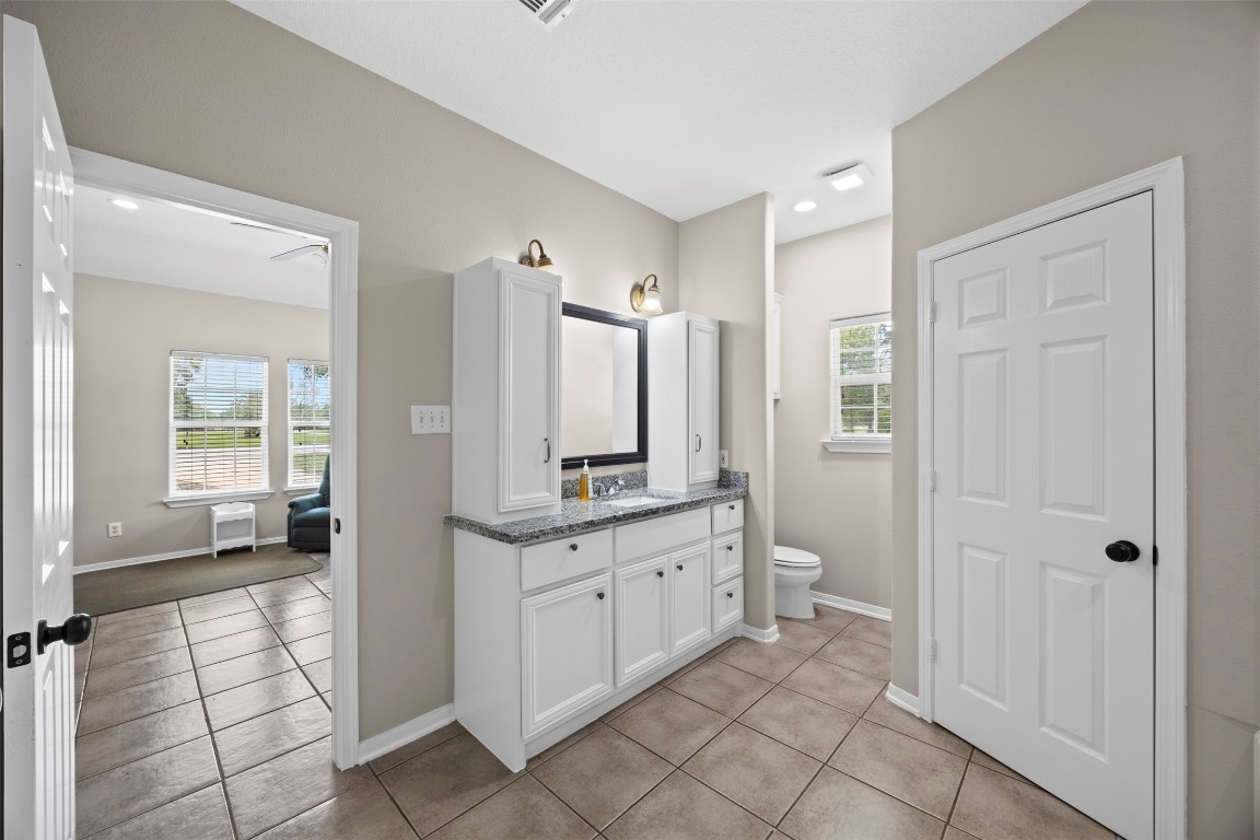 2318 Geronimo Lane Rosenberg, TX 77471 - Photo 9 of 30 Master Bathroom