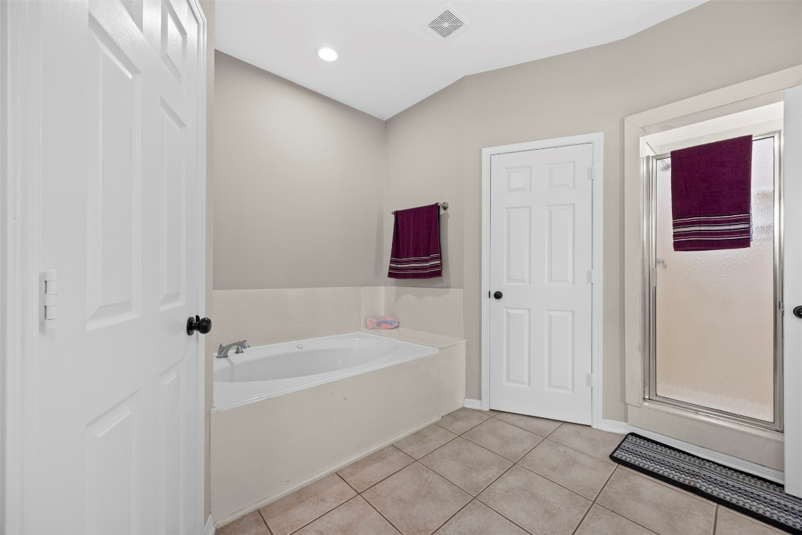 2318 Geronimo Lane Rosenberg, TX 77471 - Photo 10 of 30 Master Bathroom