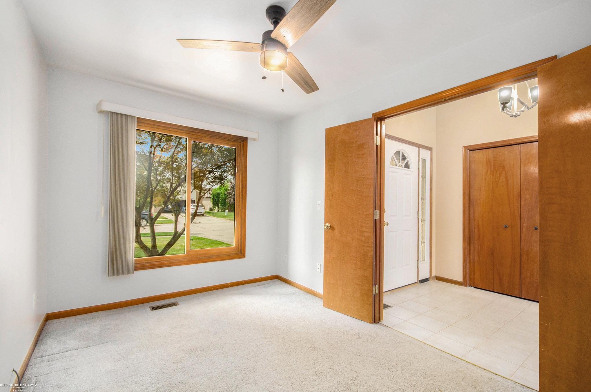 17519 Rocco Drive Macomb, MI 48044 - Photo 8 of 40 50182148-855261a9-ecb0-4499-8e22-05d7d923b5d1.JPG